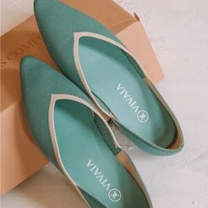 VIVALA Green Women's Flats
